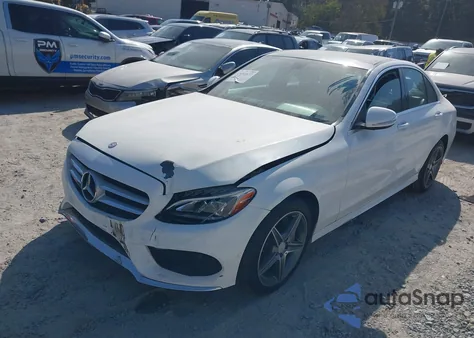 2015 Mercedes-Benz C 300 Sport 4Matic z USA, uszkodzony, nr VIN 55SWF4KB5FU028920
